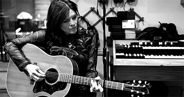 Rosanne Cash&#8217;s &#8220;The Walking Wounded&#8221; Music Video Unveiled From &#8216;Johnny Cash: Forever Words&#8217;